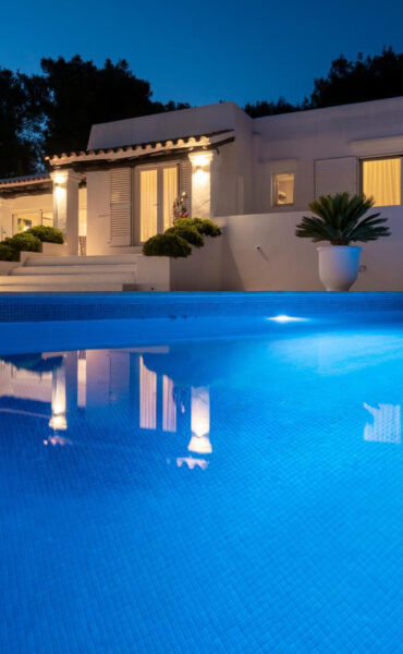 Charming villa with sea views and rental licence in Can Furnet