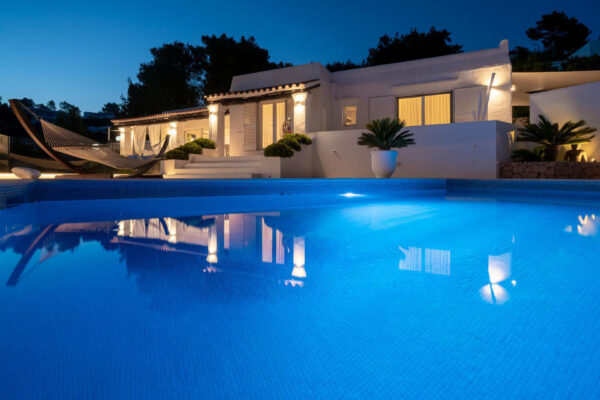 Charming villa with sea views and rental licence in Can Furnet