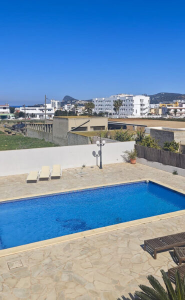 Opportunity, villa with pool near Cala de Bou