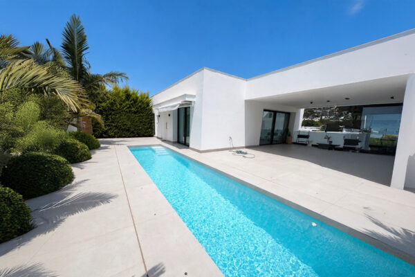 Modern town house minutes from Talamanca Beach
