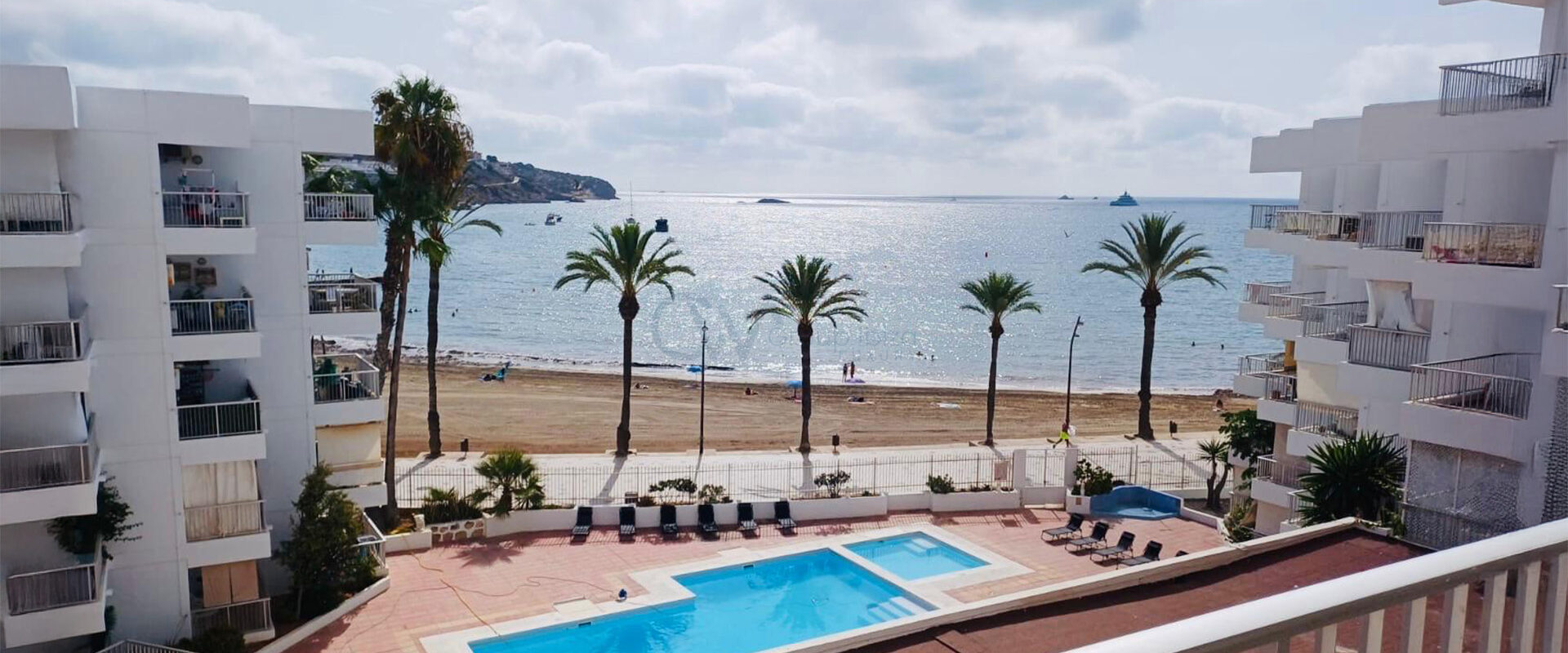 Apartment with sea view & communal pool