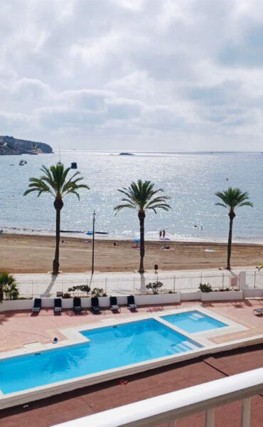 Apartment with sea view & communal pool