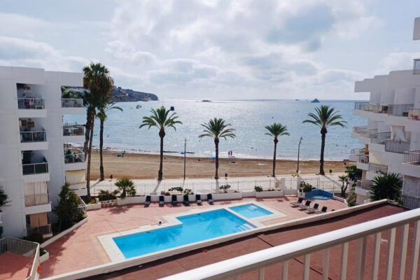 Apartment with sea view & communal pool