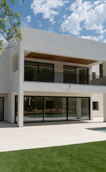 Contemporary Mediterranean Villa Near Niu Blau