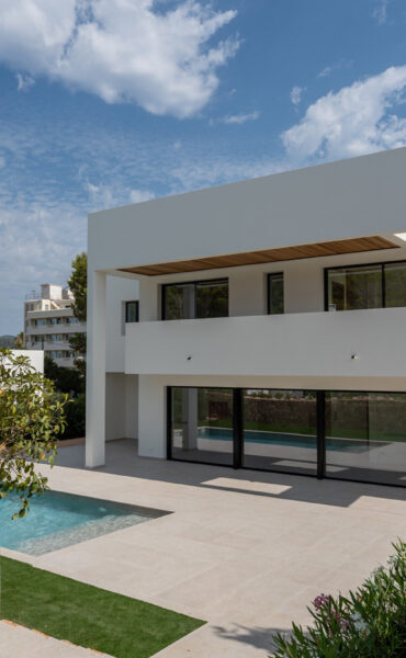 Exclusive 7-Bedroom Villa Just 30 Metres in Cala Martina