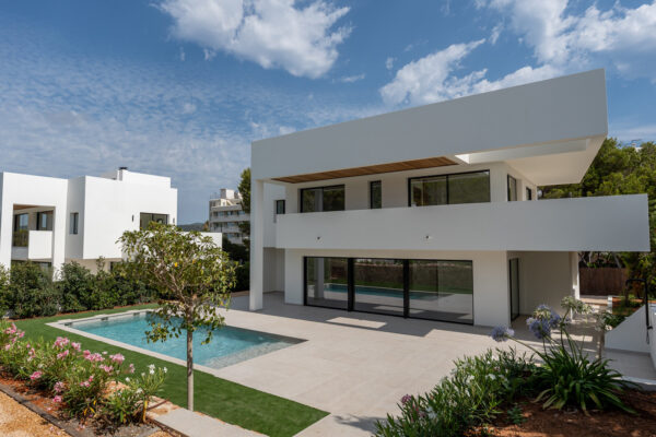 Exclusive 7-Bedroom Villa Just 30 Metres in Cala Martina