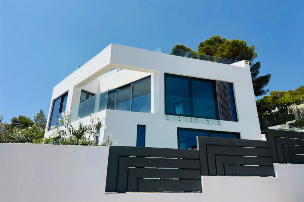 Newly built villa with sea views in Santa Eulalia