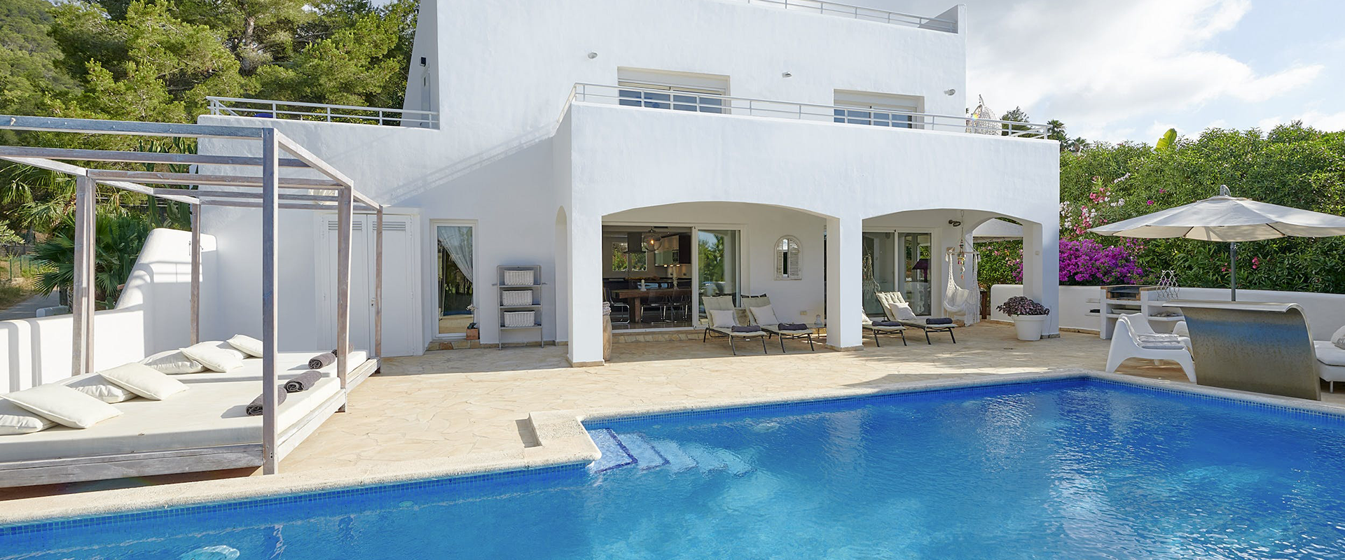 Contemporary villa with tourist licence in Siesta