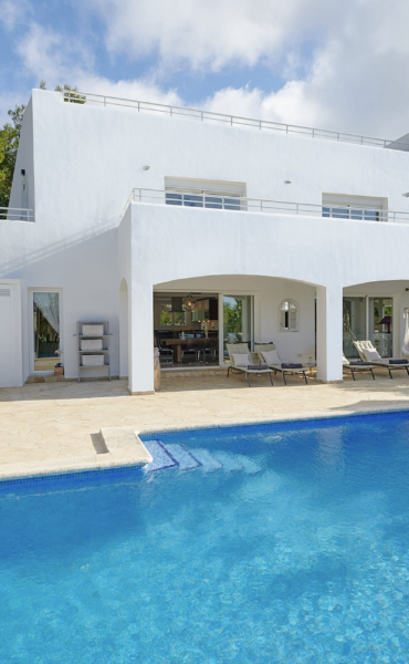 Contemporary villa with tourist licence in Siesta