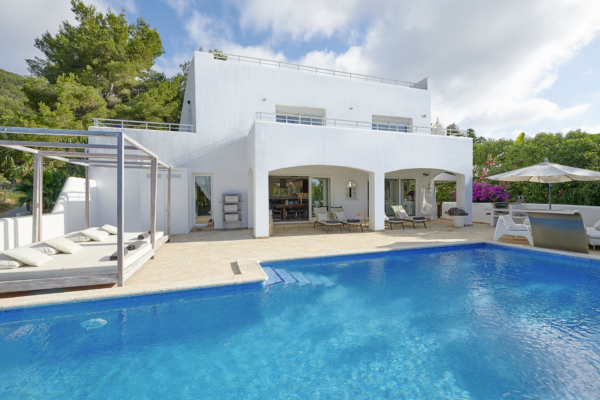 Contemporary villa with tourist licence in Siesta