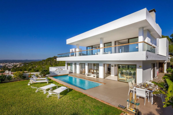 Luxury Villa with Sea Views in Cap Martinet