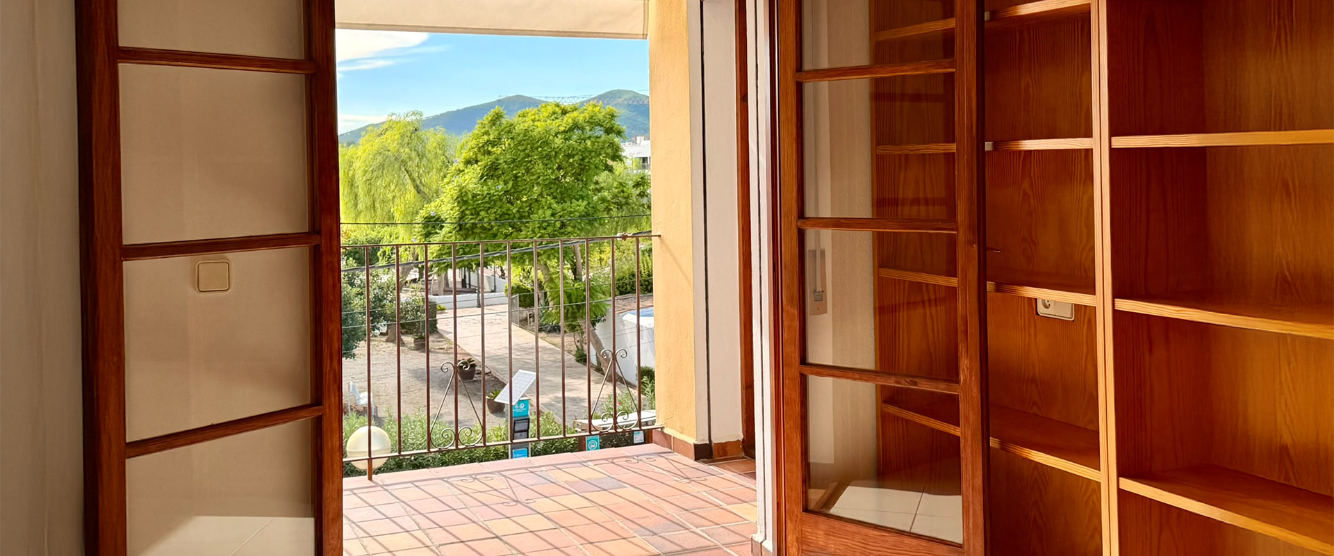 Two-Bedroom Apartment Overlooking the Church of Jesús