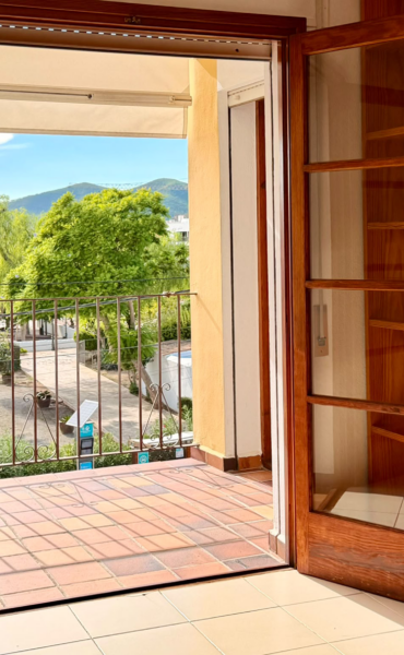 Two-Bedroom Apartment Overlooking the Church of Jesús